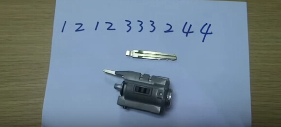V8-X6-Key-Cutting-Machine-14