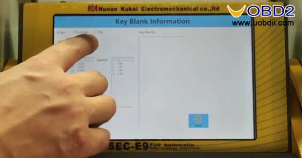 SEC-E9 Key Cutting Machine to Cut Silca HU100 Key (3)