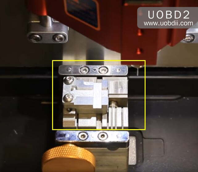 How to Use V8X6 Key Cutting Machine to Cut New Key for VW HU66 (1)