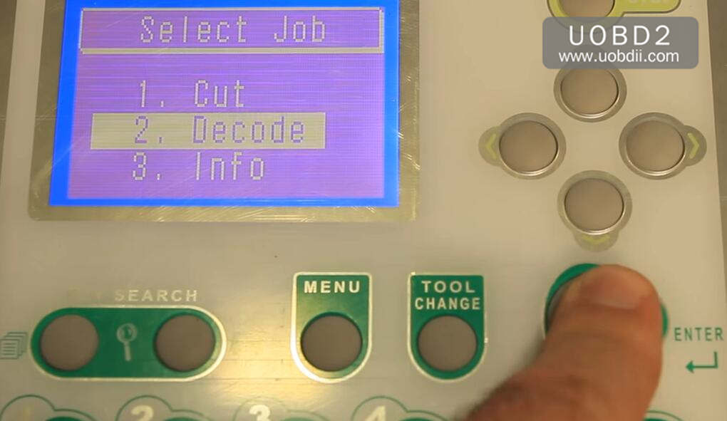 How to Use V8X6 Key Cutting Machine to Cut New Key for VW HU66 (5)