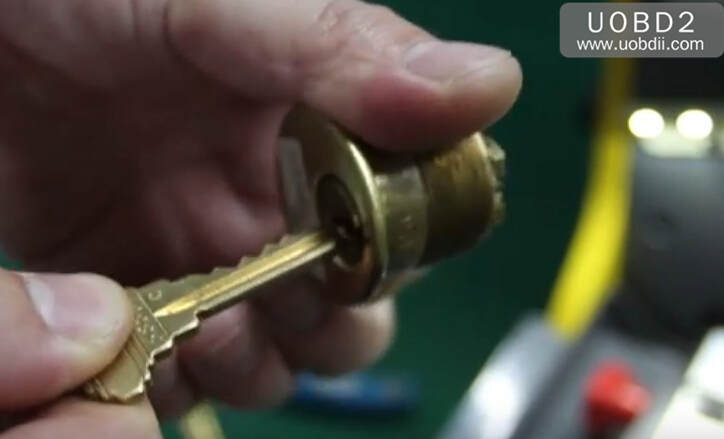 How to Use SEC-E9 Cutting New Schlage Household Key (5)