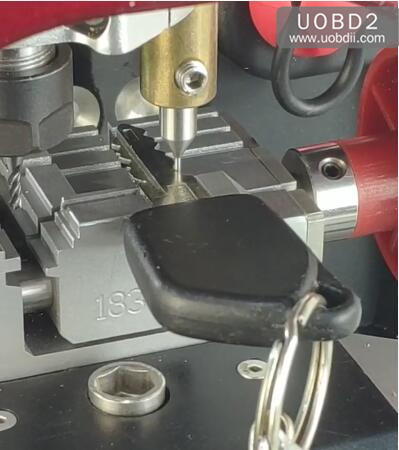 How to Use 2M2 Key Machine Cut Peugeot NE73 Key (8)