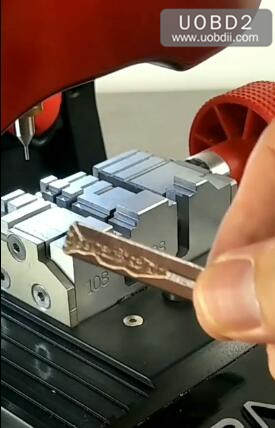 Hyundai-KIA-TOY40-All-Key-Lost-Programming-by-2M2-Tank-Machine-14